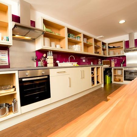 Yha Cardiff Central Buitenkant foto A shared kitchen at the University of Bath