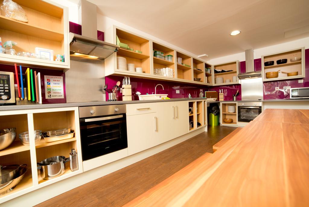 Yha Cardiff Central Buitenkant foto A shared kitchen at the University of Bath