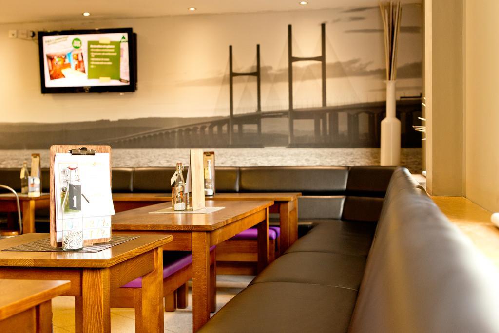 Yha Cardiff Central Buitenkant foto Interior of a typical restaurant