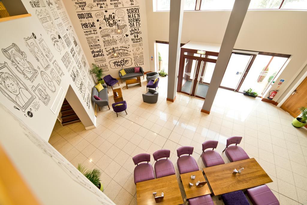 Yha Cardiff Central Buitenkant foto The foyer of the National Centre for Early Music