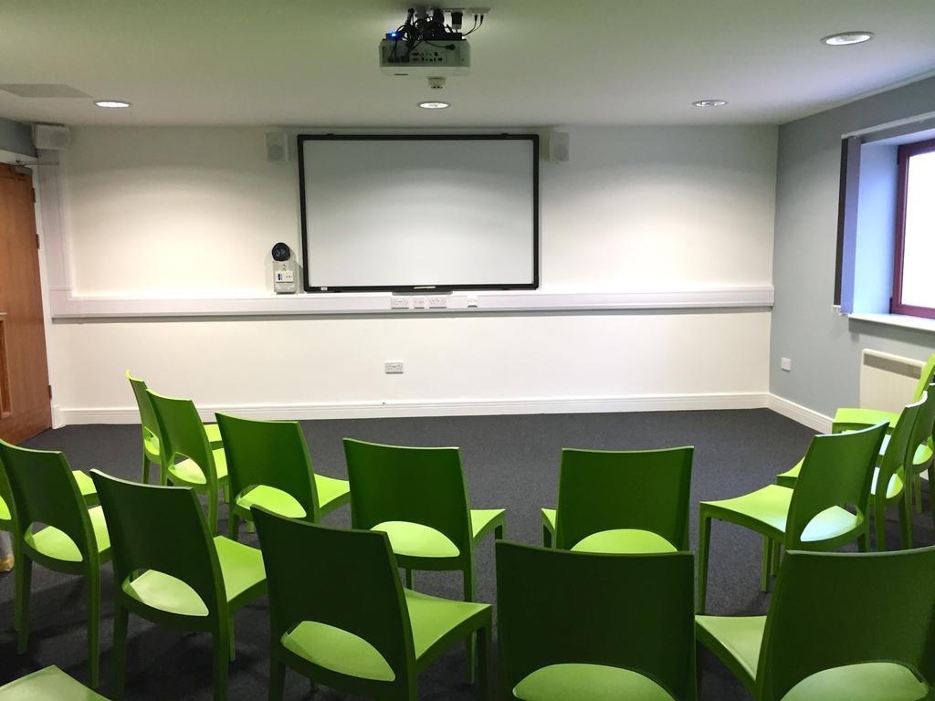 Yha Cardiff Central Buitenkant foto The lecture theatre