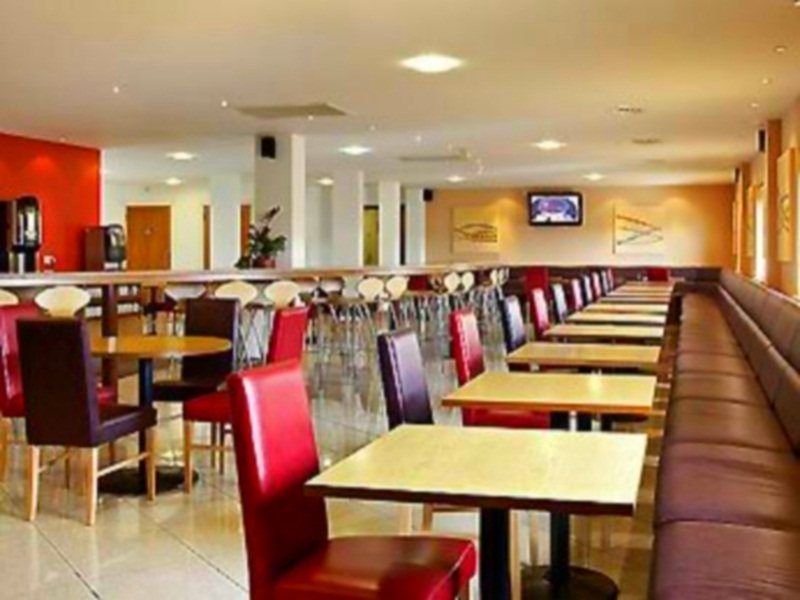 Yha Cardiff Central Buitenkant foto The interior of the restaurant