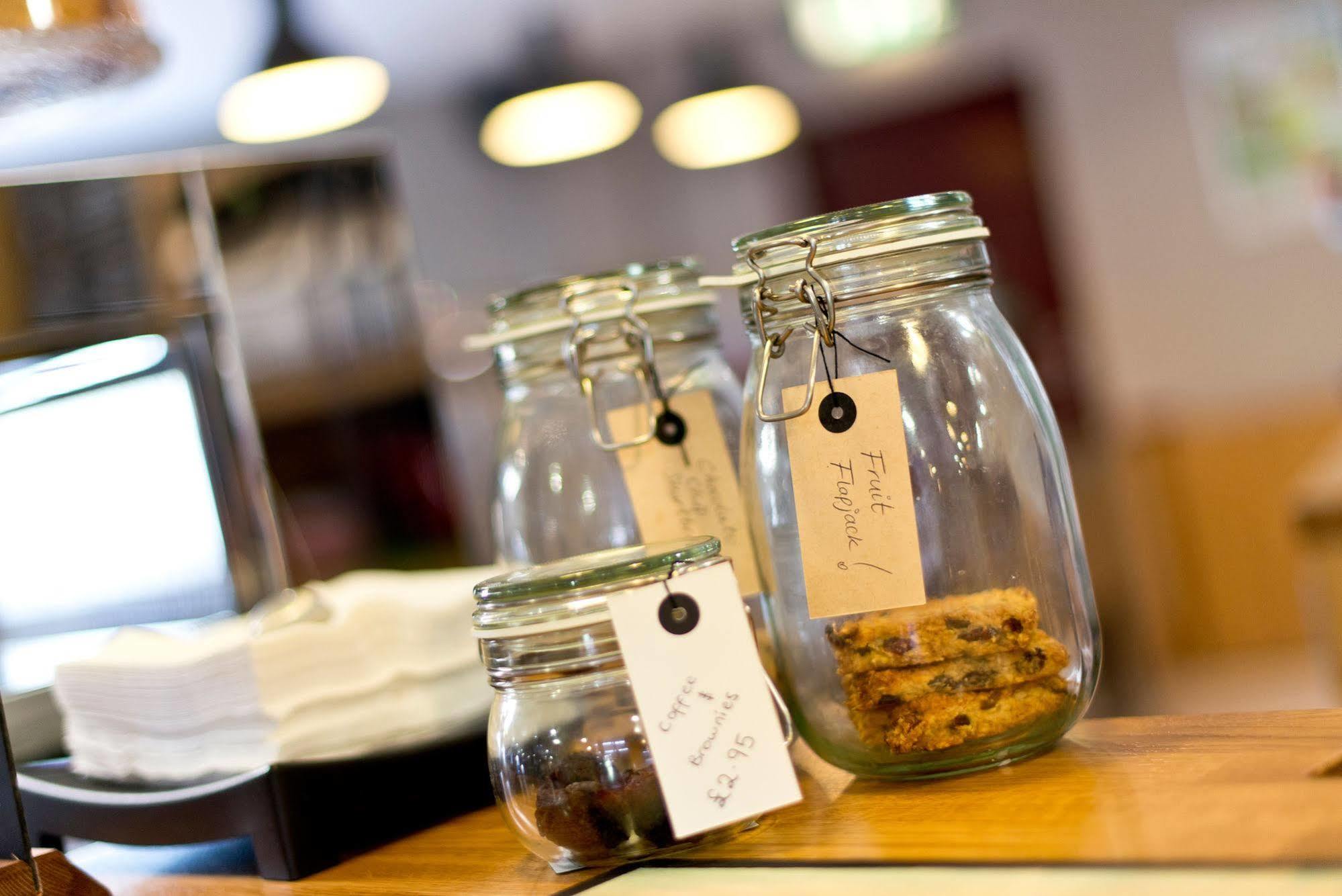 Yha Cardiff Central Buitenkant foto A jar of dried kombu