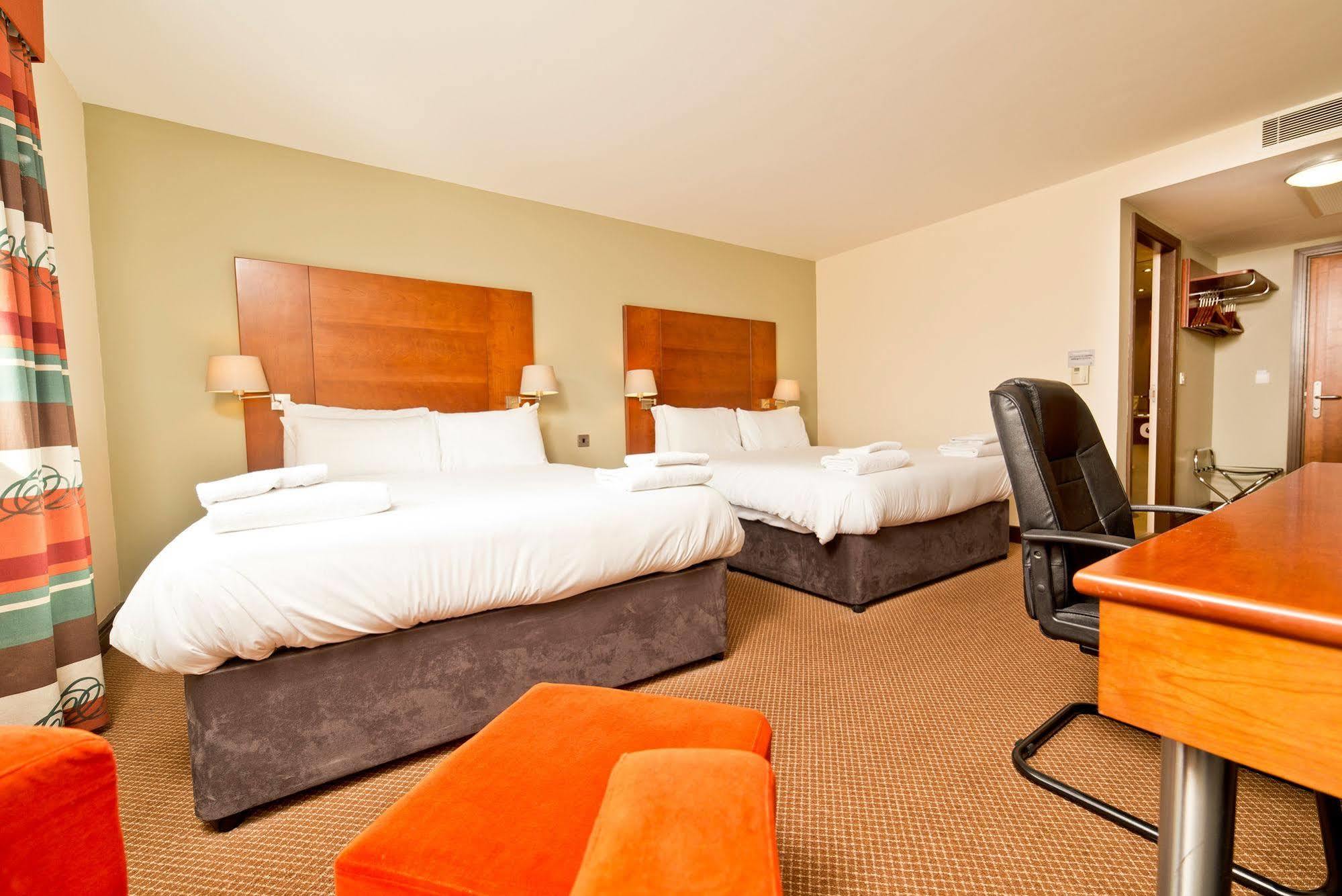 Yha Cardiff Central Buitenkant foto A typical hotel room