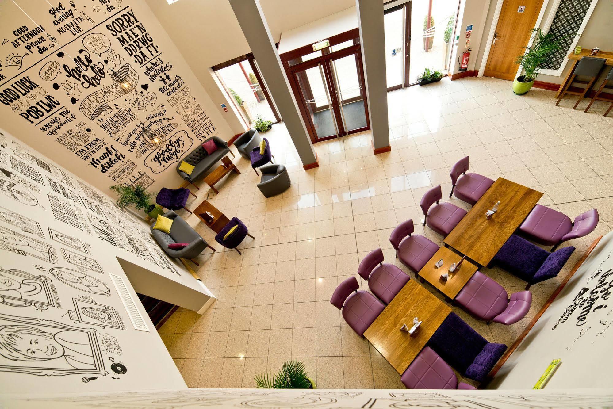 Yha Cardiff Central Buitenkant foto The foyer of the National Centre for Early Music