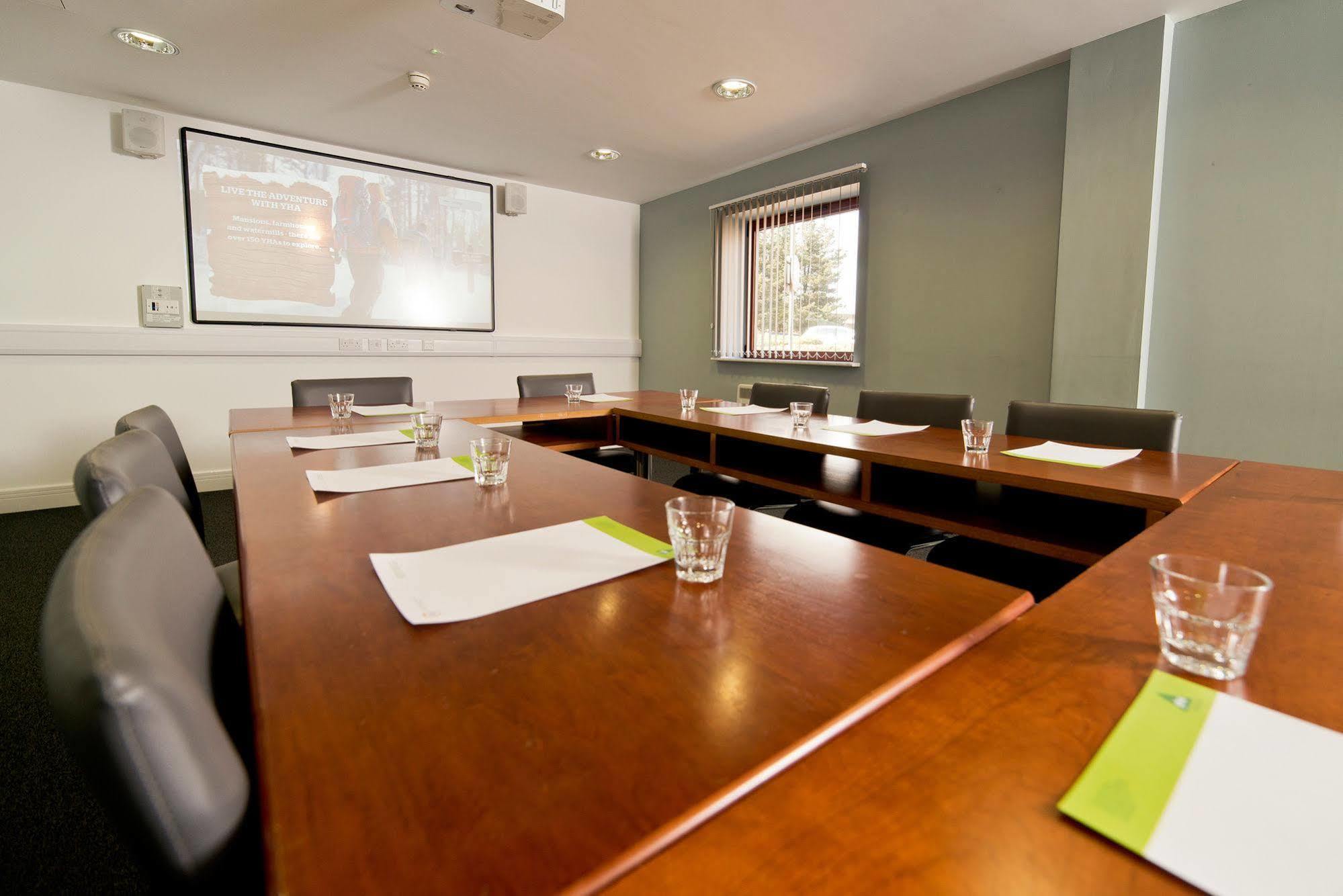 Yha Cardiff Central Buitenkant foto A meeting room at the University of Nottingham