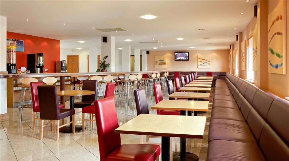 Yha Cardiff Central Restaurant foto The interior of the restaurant