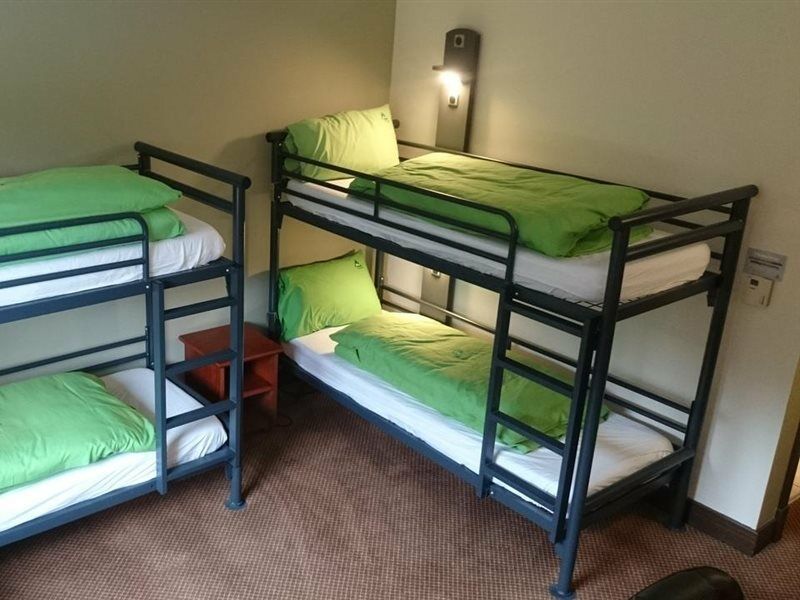 Yha Cardiff Central Buitenkant foto Bunk beds in a hostel